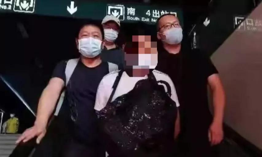 专业股票配资知识论坛_虚拟炒股APP诈骗_电信诈骗APP开发团伙