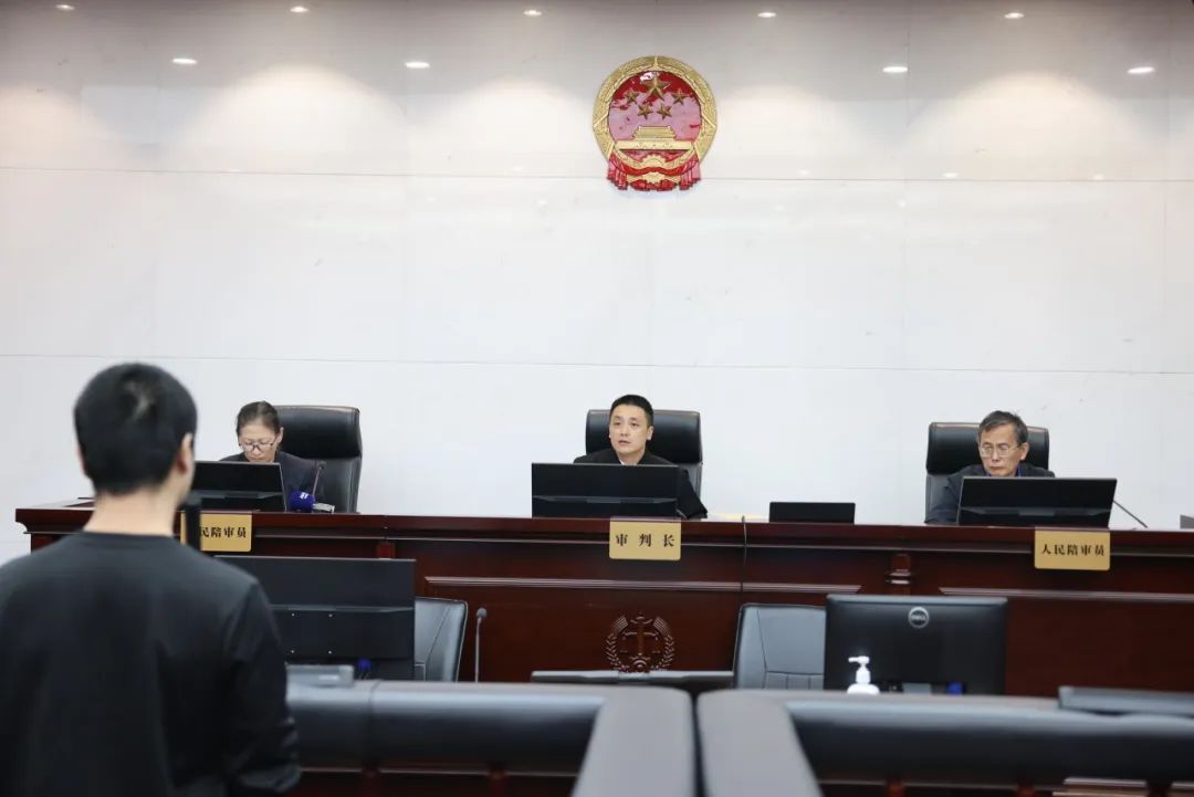 股票场外配资非法经营案_证券公司配资_徐汇区检察院起诉何某